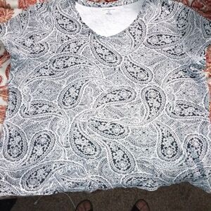croft & barrow Black and White Paisley V-Neck Short Sleeve Top